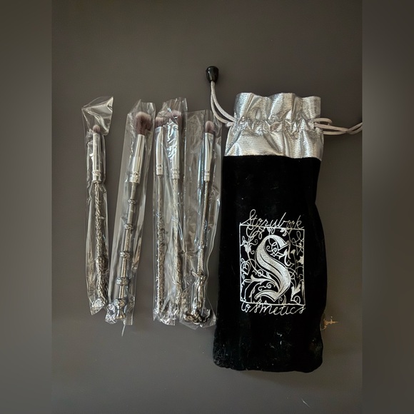 Storybook Cosmetics: Wizardry & Witchcraft Eyeshadow Palette Matching Brush Set - Picture 11 of 16